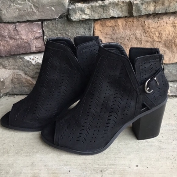 FOREVER Shoes - VEGAN SUEDE BLACK PERFORATED ANKLE BOOTIES